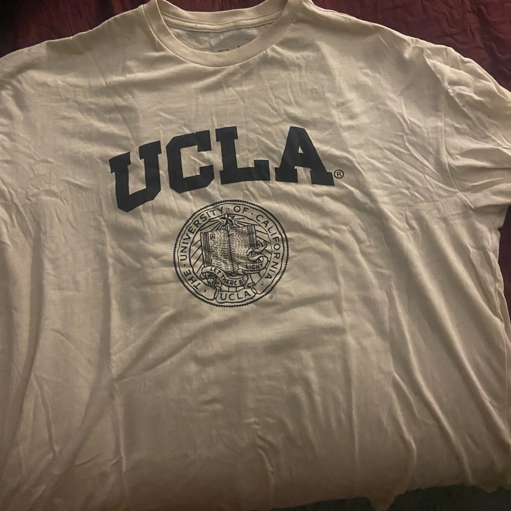 Ucla t-shirt size medium but fits more like a large